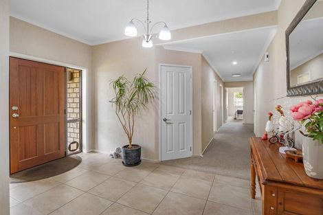 Photo of property in 9 Barry Curtis Place, Levin, 5510