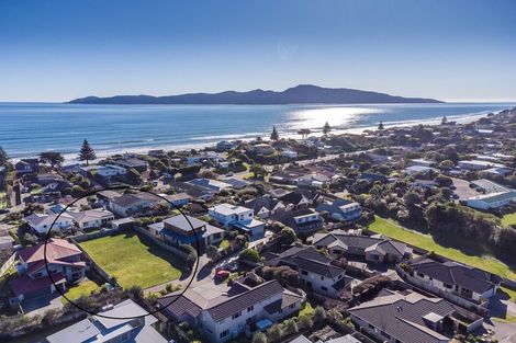 Photo of property in 17 Metzenthin Close, Raumati South, Paraparaumu, 5032