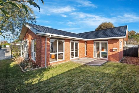 Photo of property in 2/111 Harris Crescent, Papanui, Christchurch, 8053