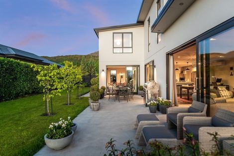 Photo of property in 2 Advance Terrace, Arrowtown, 9302