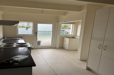 Photo of property in 13 Coburg Street, Henderson, Auckland, 0612