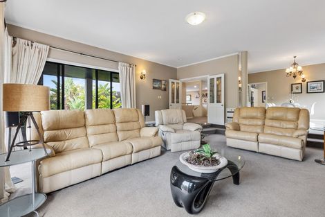Photo of property in 28 Penguin Drive, Murrays Bay, Auckland, 0630