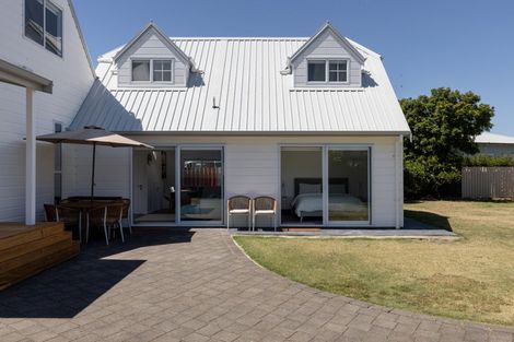 Photo of property in 906 Papamoa Beach Road, Papamoa Beach, Papamoa, 3118