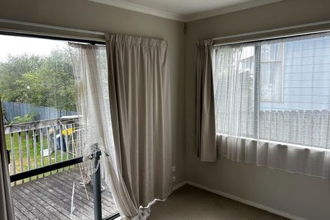 Photo of property in 16 Kelman Road, Kelston, Auckland, 0602