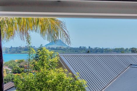 Photo of property in 37 Oteki Park Drive, Welcome Bay, Tauranga, 3112