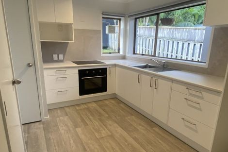 Photo of property in 2/31 Sandiacre Way, Browns Bay, Auckland, 0630