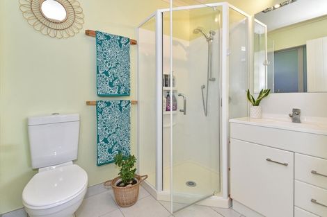 Photo of property in 9a Crispe Road, Clarks Beach, 2122