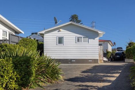 Photo of property in 126 Archibald Road, Kelston, Auckland, 0602