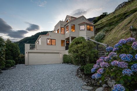 Photo of property in 12 Greenstone Place, Fernhill, Queenstown, 9300