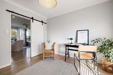 Photo of property in 82 Williams Street, Cambridge, 3434