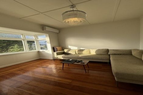Photo of property in 71 Queens Drive, Lyall Bay, Wellington, 6022