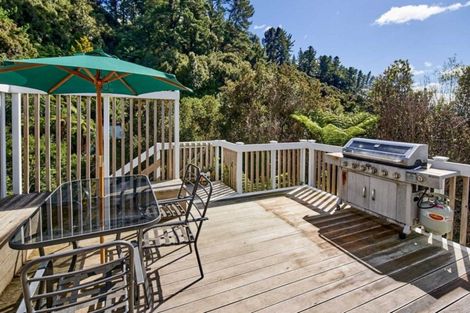 Photo of property in 33 Wyndham Road, Pinehaven, Upper Hutt, 5019