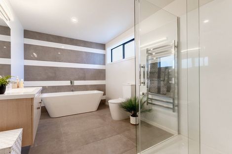 Photo of property in 21 Ferndale Drive, Waikanae, 5036