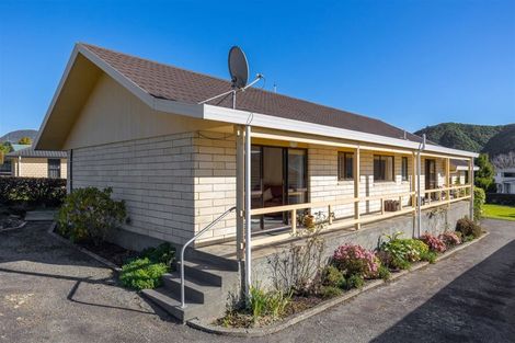 Photo of property in 35 Moana View Road, Waikawa, Picton, 7220