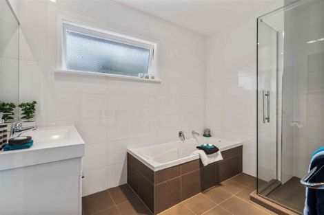 Photo of property in 9 Oruamo Place, Beach Haven, Auckland, 0626