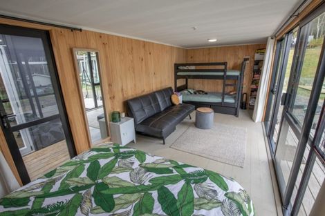 Photo of property in 435 Heatley Road, Whakapirau, 0583