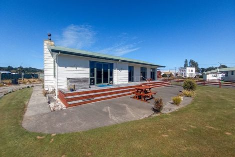 Photo of property in 5 Mcfeely Street, Tuatapere, 9620