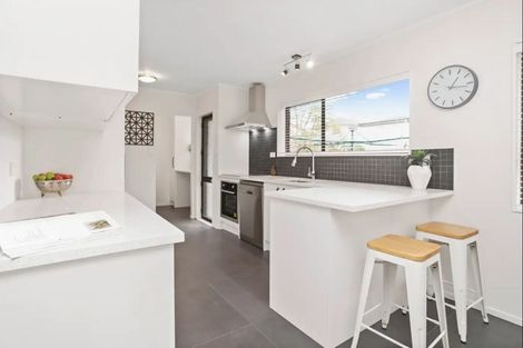 Photo of property in 2/303a Great North Road, Henderson, Auckland, 0612