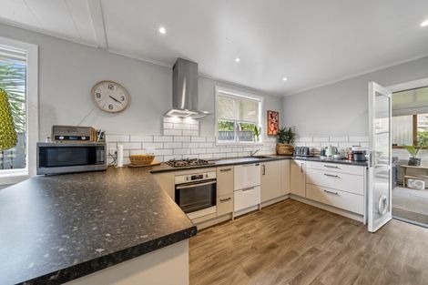 Photo of property in 11 Mount View Place, Spotswood, New Plymouth, 4310