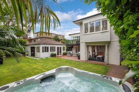 Photo of property in 24 Muritai Road, Milford, Auckland, 0620