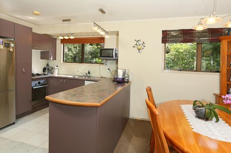 Photo of property in 40 Napuka Road, Henderson Valley, Auckland, 0612