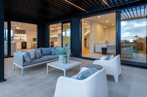 Photo of property in 18a Eastcliffe Road, Castor Bay, Auckland, 0620