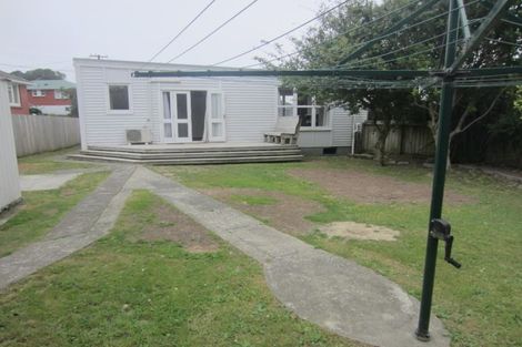 Photo of property in 28 Davidson Crescent, Tawa, Wellington, 5028