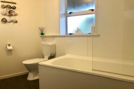 Photo of property in 4 Holloway Road, Omata, New Plymouth, 4374