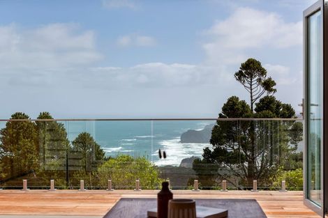 Photo of property in 41 Te Ahuahu Road, Piha, New Lynn, 0772