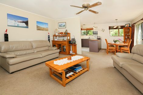 Photo of property in 40 Napuka Road, Henderson Valley, Auckland, 0612