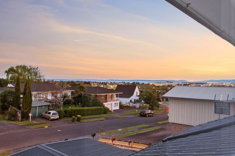 Photo of property in 24 Deodar Place, Totara Heights, Auckland, 2105