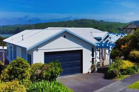 Photo of property in 39 Lanyon Place, Whitby, Porirua, 5024