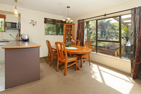 Photo of property in 40 Napuka Road, Henderson Valley, Auckland, 0612