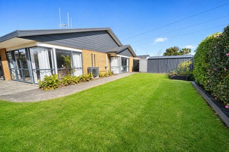 Photo of property in 17 Bayfair Drive, Mount Maunganui, 3116