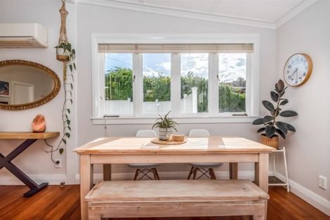 Photo of property in 2/221 Onewa Road, Birkenhead, Auckland, 0626