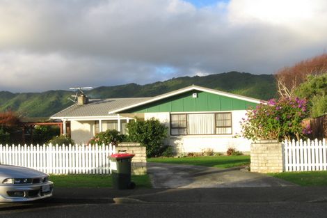 Photo of property in 5 Oriwa Street, Waikanae, 5036