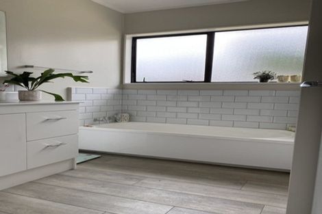 Photo of property in 89 Queens Road, Waikanae Beach, Waikanae, 5036