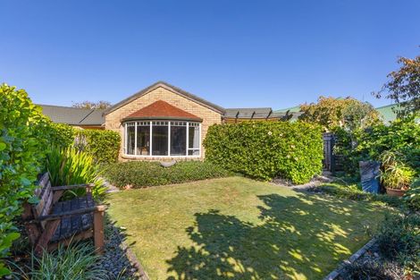 Photo of property in 9 Taylor Place, Merrilands, New Plymouth, 4312
