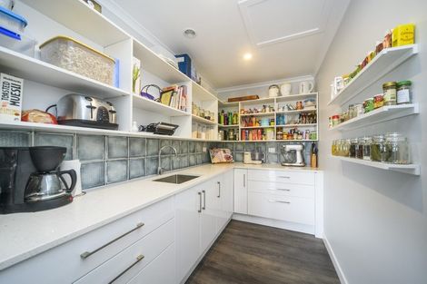 Photo of property in 107 Cashmere Drive, Fitzherbert, Palmerston North, 4410