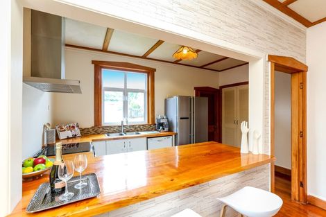 Photo of property in 5 Huatoki Street, Vogeltown, New Plymouth, 4310