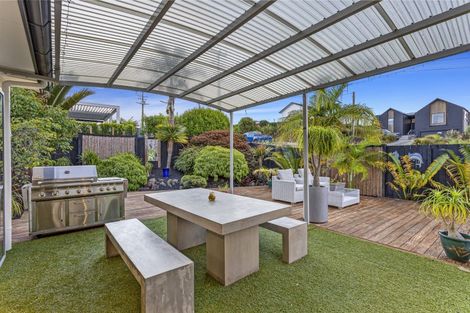 Photo of property in 9 Tauwaka Crescent, Riverhead, 0820