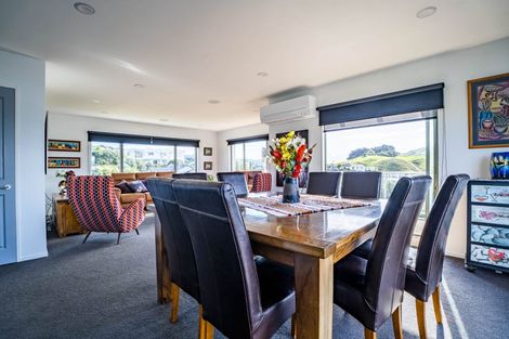 Photo of property in 12 Pendennis Point, Camborne, Porirua, 5026