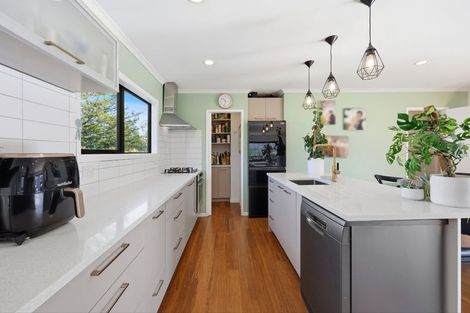 Photo of property in 64 Robbies Road, Shelly Park, Auckland, 2014