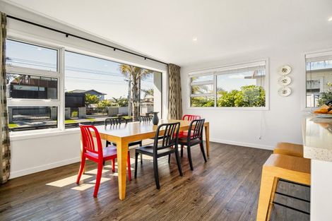 Photo of property in 60 Karewa Parade, Papamoa Beach, Papamoa, 3118