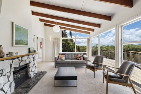 Photo of property in 4 Fortification Road, Karaka Bays, Wellington, 6022