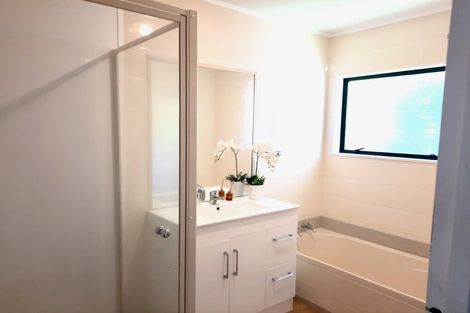 Photo of property in 216 Whangaparaoa Road, Red Beach, 0932