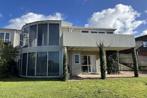 Photo of property in 2/23 Bernleigh Terrace, West Harbour, Auckland, 0618