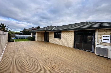 Photo of property in 10 Cairns Crescent, Rototuna, Hamilton, 3210