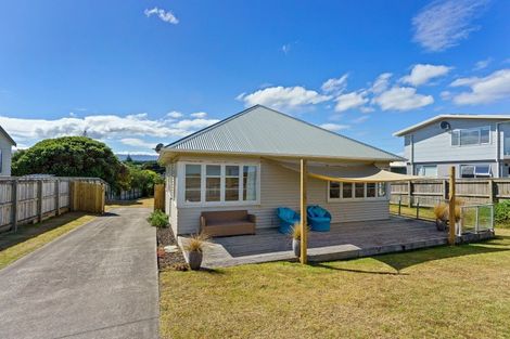 Photo of property in 38 Marine Parade, Otaki Beach, Otaki, 5512