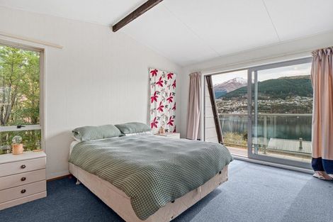 Photo of property in 52 Oregon Drive, Kelvin Heights, Queenstown, 9300
